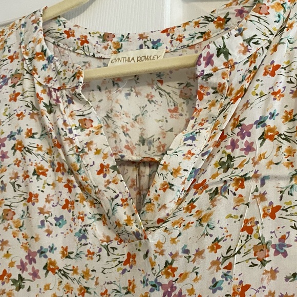 Cute Spring top ! - Picture 7 of 7